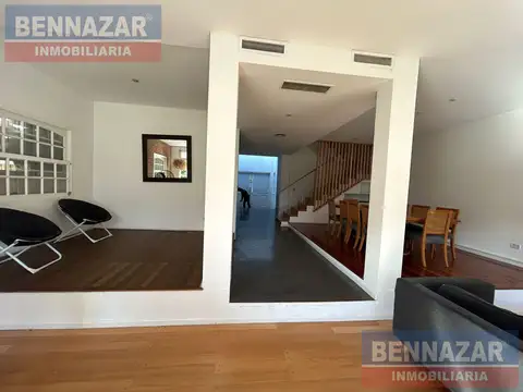 Casa en Venta con 3 cocheras