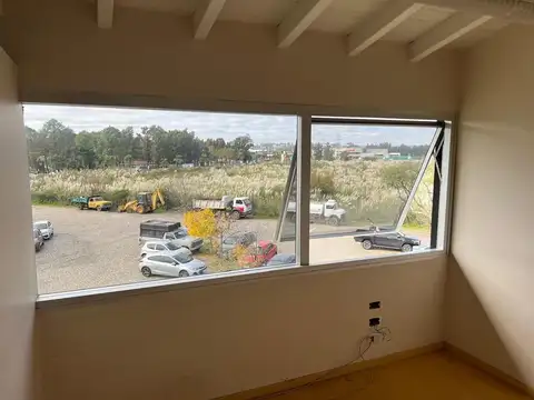 Oficina en Alquiler en Benavidez, USD 900