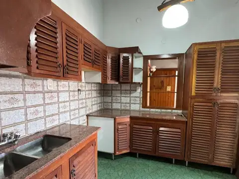 Casa 4 ambientes con 1 baño
