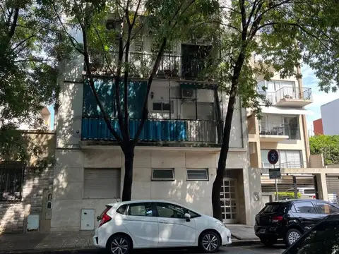 Crisólogo Larralde 4000, Piso 1