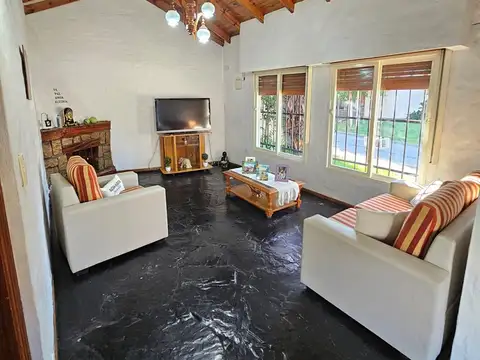 Casa 5 ambientes con 2 baños