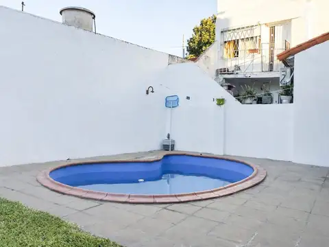 Casa 6 ambientes con 2 baños