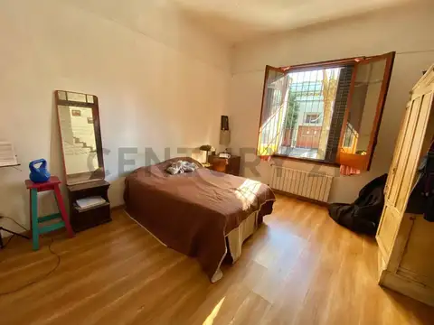 Casa 6 ambientes con 2 baños