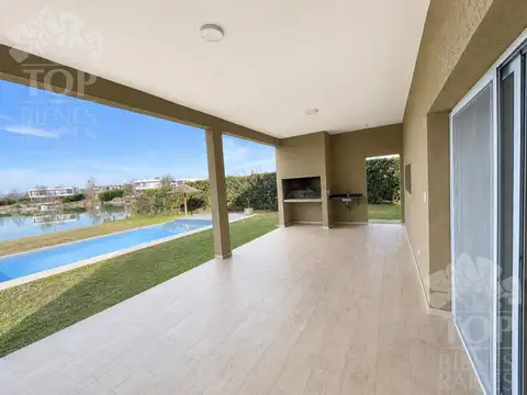 Casa 6 ambientes con 4 baños