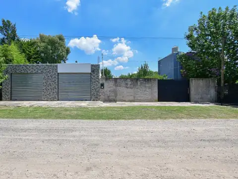 CASA EN VENTA EN CITY BELL MAS 2 LOCALES