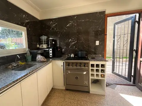 Casa 3 ambientes con 2 baños