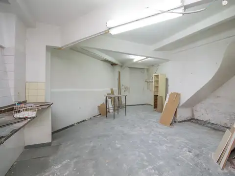 LOCAL ESQUINA BUSTAMENTE Y SARMIENTO 20mts VIDRIERA