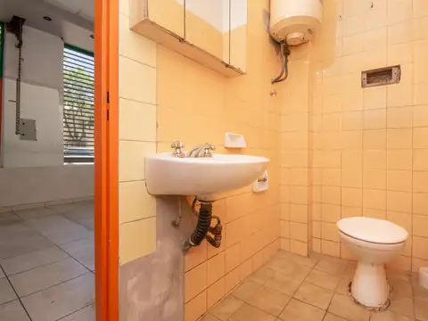 LOCAL ESQUINA BUSTAMENTE Y SARMIENTO 20mts VIDRIERA