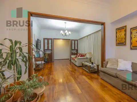 Casa 5 ambientes con 2 baños