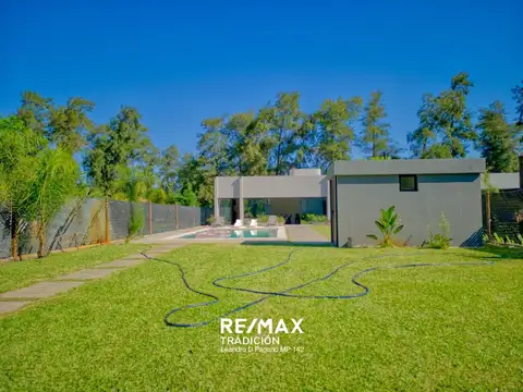 Casa en Venta con 1 cochera