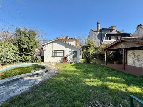 Ideal lote en esquina de 237,70m2 a la venta en Acassuso, en un entorno inmejorable.