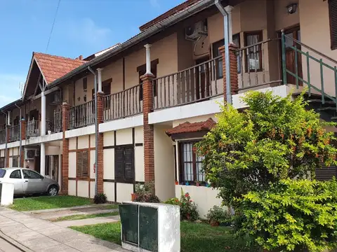 C Pellegrini 100, Piso 1