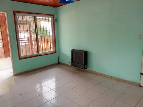 Casa 3 ambientes con 1 baño