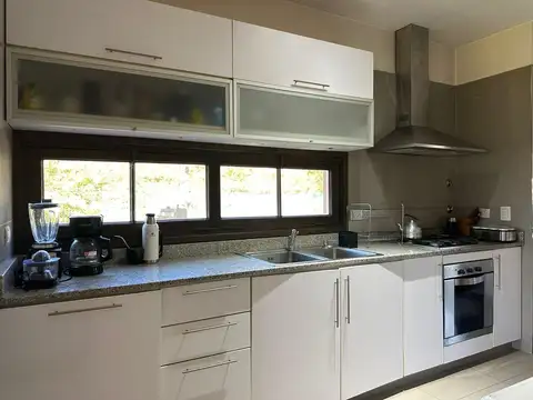 Casa 4 ambientes con 3 baños