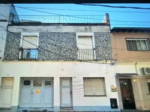 Galpon  130 m2  . planta alta depto 3 amb   70 m2 . patio y terraza .