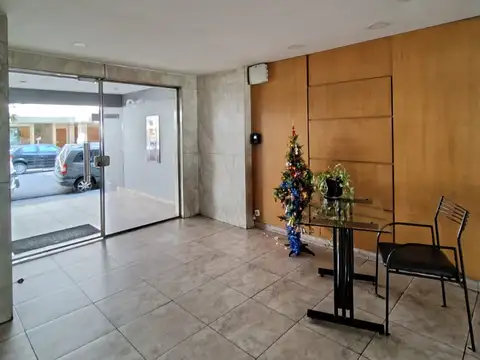 MONO AMBIENTE CON PATIO – BUEN ESTADO - PRÓXIMO SUBTE LINEA “D”