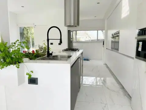 Excelente casa 3 habitaciones, 3 baños + toilette, piscina y quincho - Haras del Sur