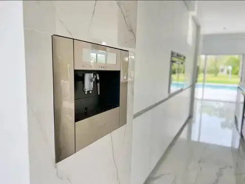 Excelente casa 3 habitaciones, 3 baños + toilette, piscina y quincho - Haras del Sur