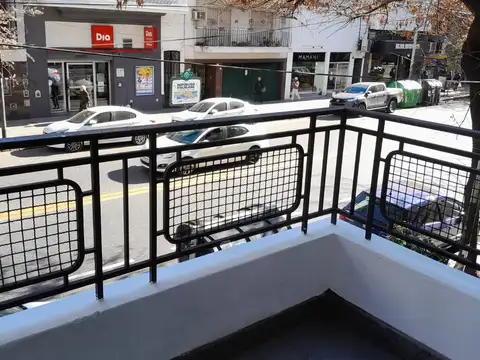 Amplio y con balcón