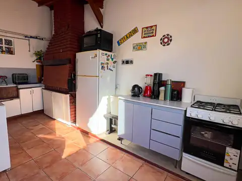 Casa 5 ambientes con 2 baños