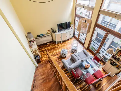 DUPLEX EN ALMAGRO DOBLE ALTURA AMPLIOS VENTANALES