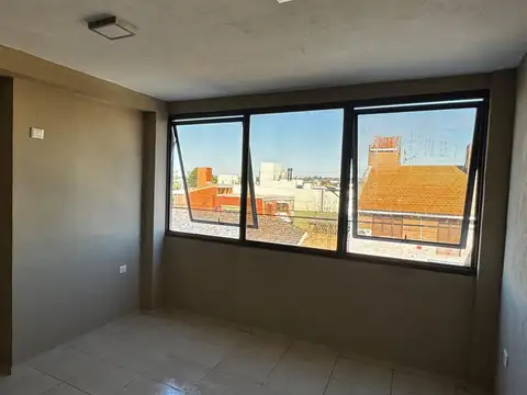 Oficina en Alquiler en Cerro De Las Rosas, $ 350.000