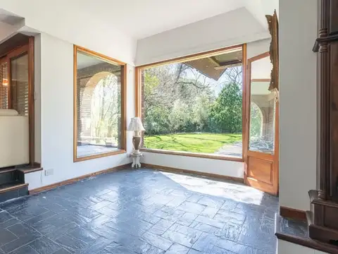 Casa en Venta con 3 cocheras