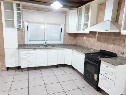 Casa en Alquiler con 2 cocheras