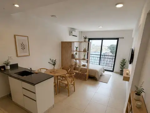 Monoambiente con cochera en alquiler - Excelente ubicación centro de Remedios de Escalada