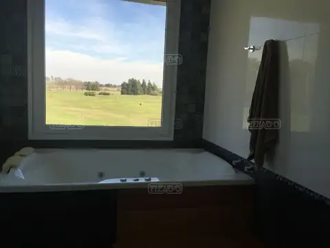 Casa 4 ambientes con 5 baños