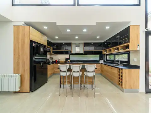 Casa 5 ambientes con 3 baños