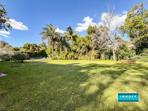 Casa en Venta con 3 cocheras