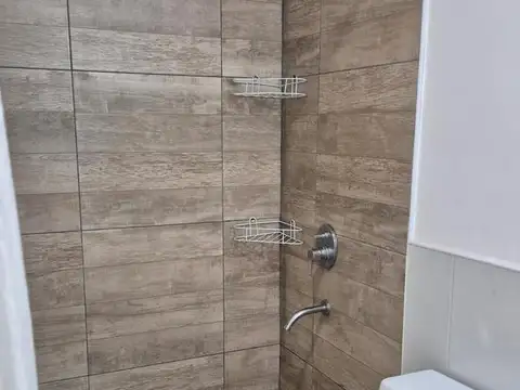 Depto Tipo Casa en Alquiler en Monte Castro, $ 1.300.000