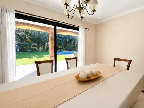 Casa en Venta con 2 cocheras