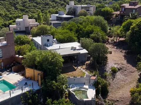 Venta Casa 3 Dormitorios Con Vista Panorámica, Pileta Y Cochera En Bº Cerrado Tierra Alta, Malagueño