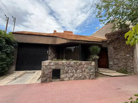Casa en Venta en Sexta Sección, Mendoza