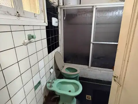 Casa 6 ambientes con 2 baños