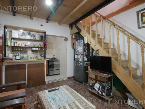 CASA EN VENTA MULTIFAMILIAR CON COCHERA EN POMPEYA.