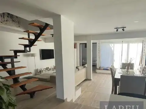 Casa en Venta con 5 cocheras