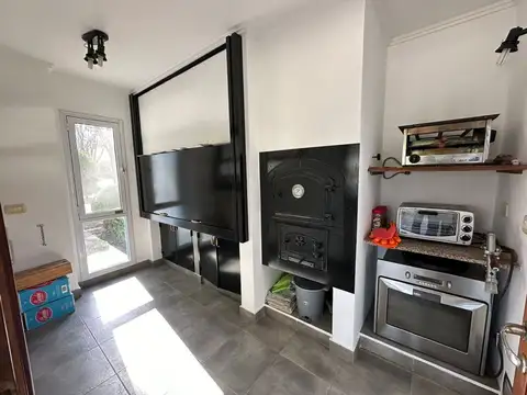 CASA VENTA 4 DORMITORIOS PISCINA. HARAS DEL SUR 1