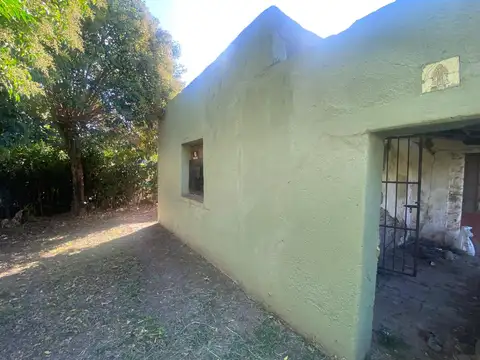 Casa a refaccionar con amplio lote en pueblo nuevo