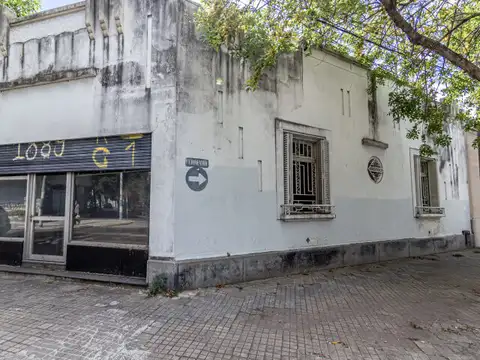 CASA DE 2 DORMITORIOS CON  LOCAL Y GARAGE