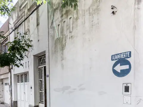 Casa 7 ambientes con 1 baño