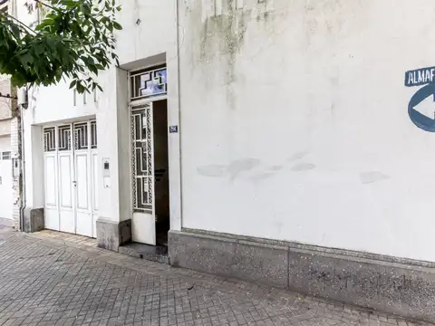 CASA DE 2 DORMITORIOS CON  LOCAL Y GARAGE