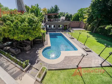VENTA CASA QUINTA 6 AMBIENTES ITUZAINGO CON PILETA