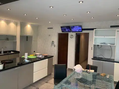 Casa 7 ambientes con 6 baños