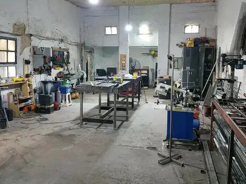 Galpón con trifásica + patio | Ideal depósito / taller