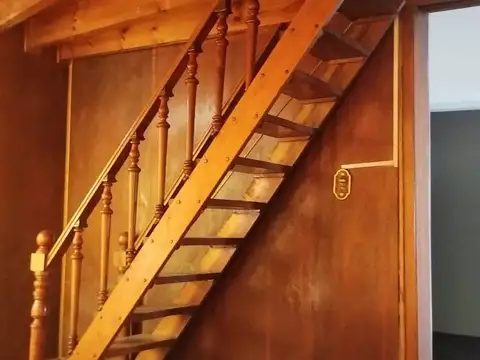 Casa en Alquiler con 2 cocheras