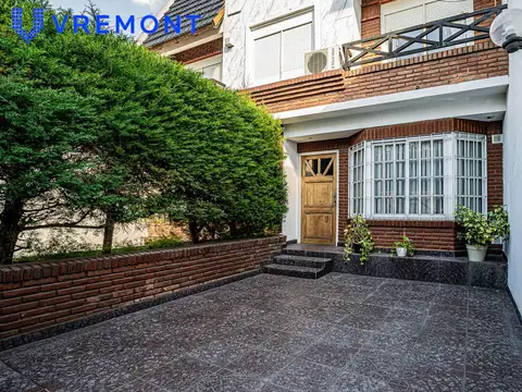 Mariano Acosta al 1000 / Casa estilo Dúplex Apto Crédito / Parque Avellaneda / venta