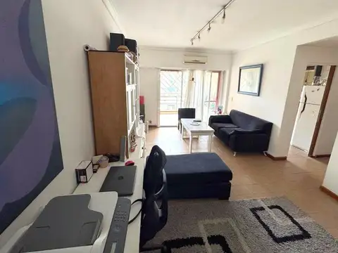 VENTA DOS AMBIENTES MUY BUENO CON COCHERA FIJA - LIMITE ALMAGRO Y CABALLITO